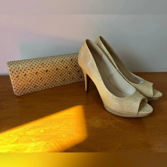 Fergalicious by Fergie Sparkle Gold Pump High Heel  Shoes w/ Matching Clutch 7.5 - Picture 2 of 13